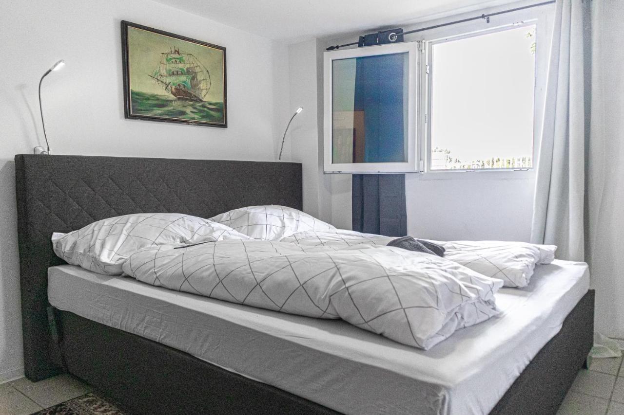 Exquisite Shared - Your Private In Beautiful Apartment Wien